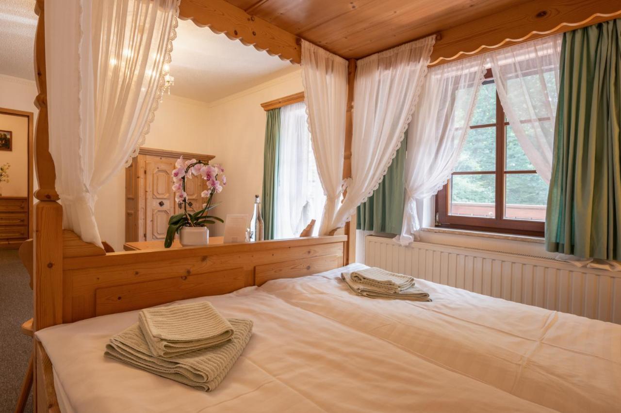 Zur Margarethenmuehle - Landgasthof Und Waldhotel Rosswein Exterior photo